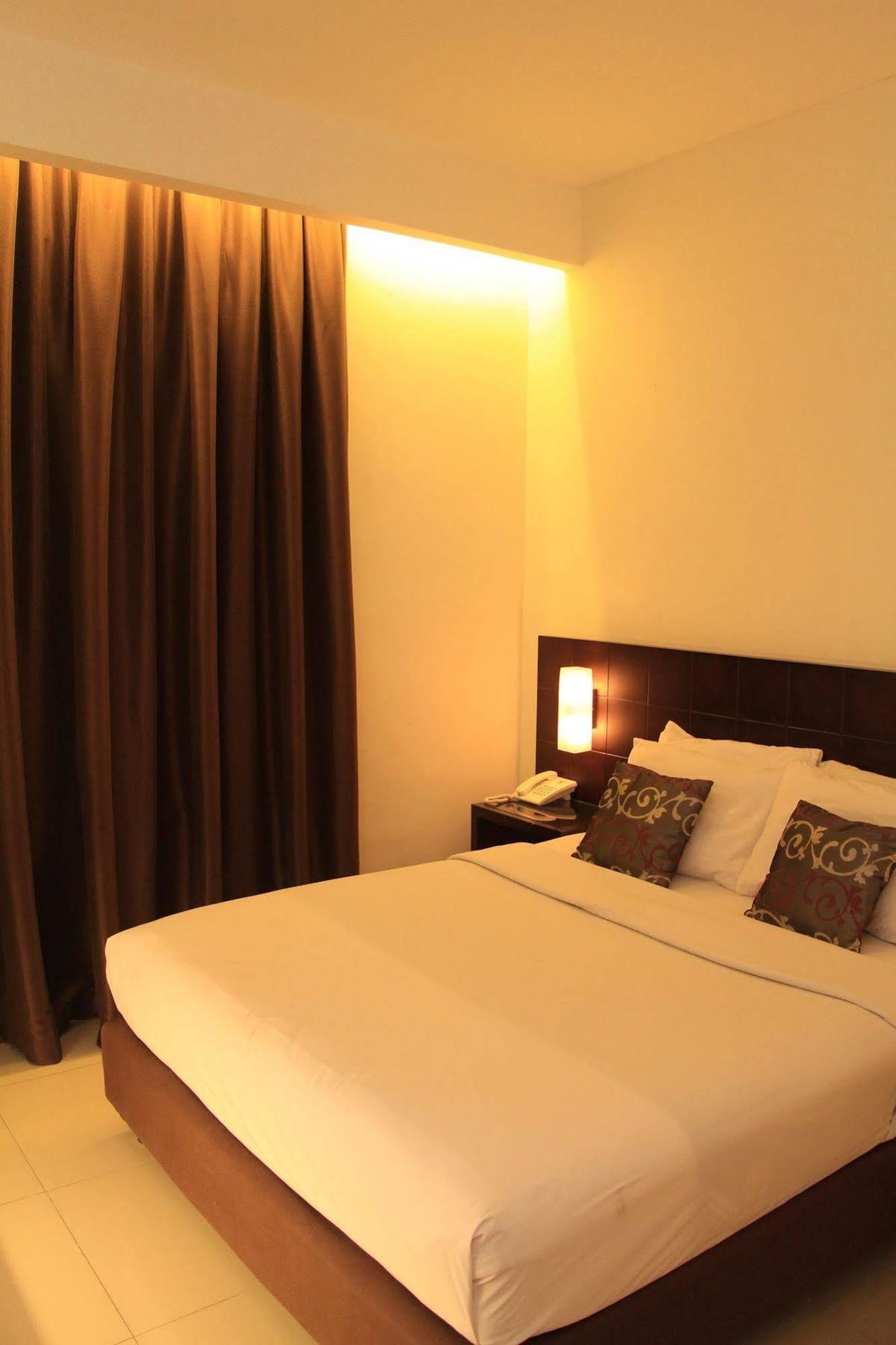 Sisingamangaraja Wisma tamu 4*